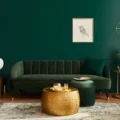 ترکیب رنگ سبز زمردی برای دیوار